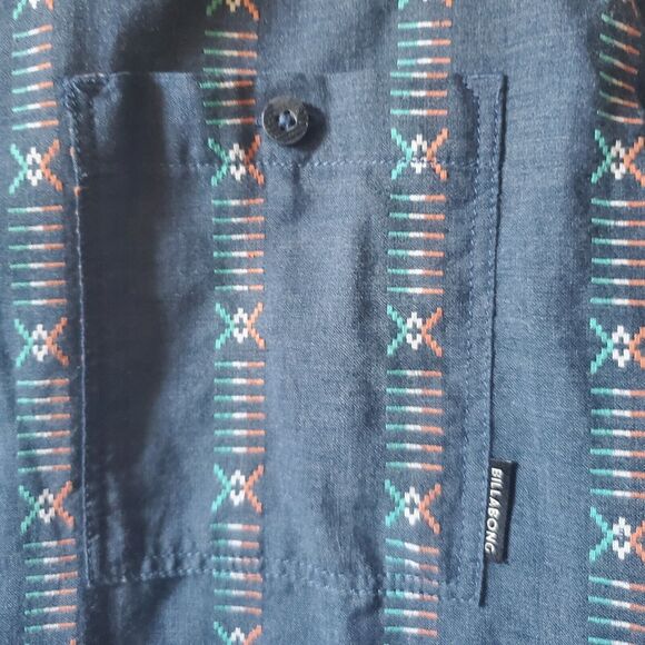 Billabong Mens XL Blue Tribal No Iron Core Fit Button Up Short Sleeve Surf Beach - Picture 2 of 9